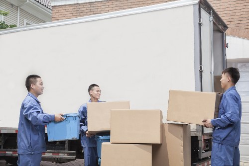 Moving day packing and loading support for a Cambridgeheath property